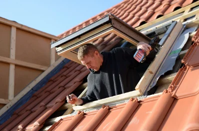 Pose de fenêtres de toit Velux à Mondrepuis
